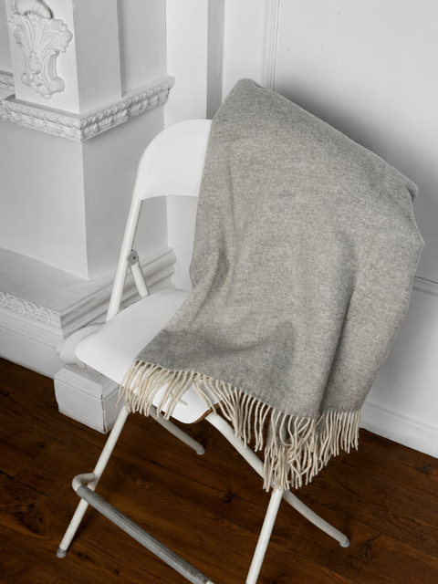 Merino Heathered Koc z wełny meryno w odcieniu popielatym 140x200 cm- ciepły i przytulny