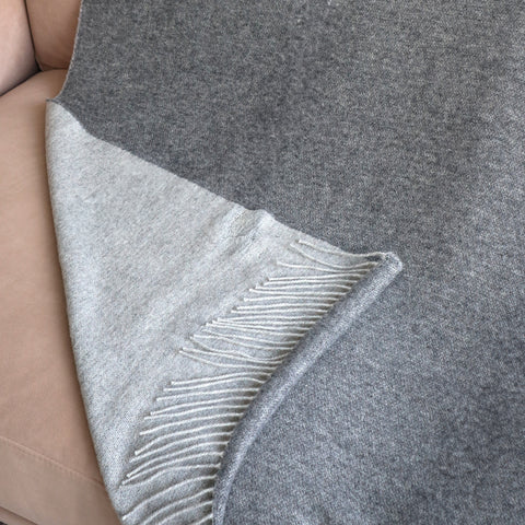 Marsel 2Face Dark Grey Dwustronny koc merino 140x200 szary, minimalistyczny