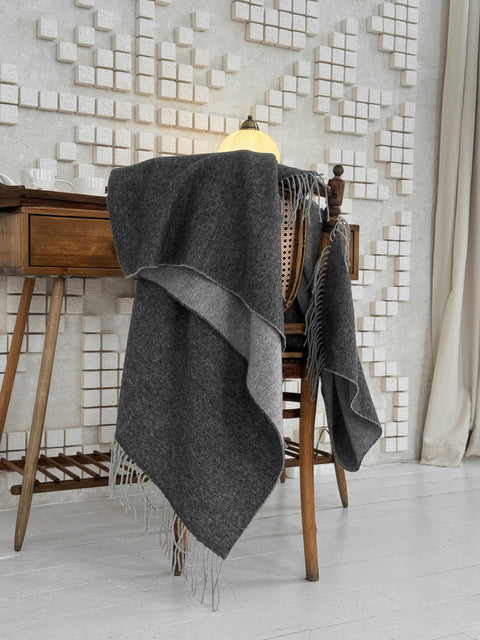 Marse Light & Dark Grey Dwustronny Koc z wełny merynosa 140x200 cm Elegantna szarość