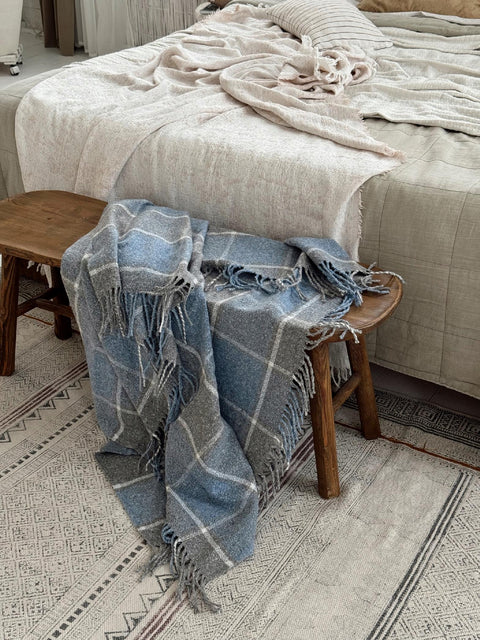 Плед Palermo Soft Blue у синьо-сіру клітинку з китицями з суміші вовни 140×200 см