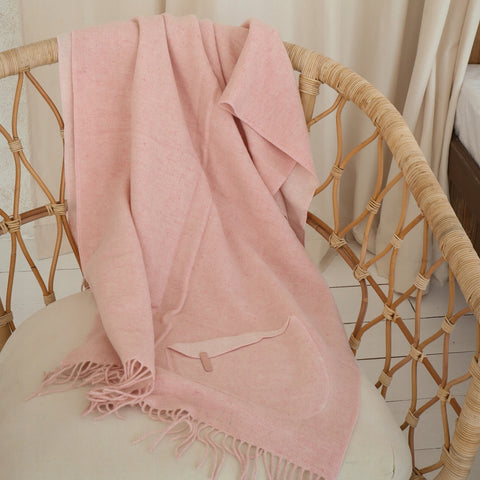 Szal-koc z kieszeniami odcień Tea Rose - elegancja i komfort na co dzień