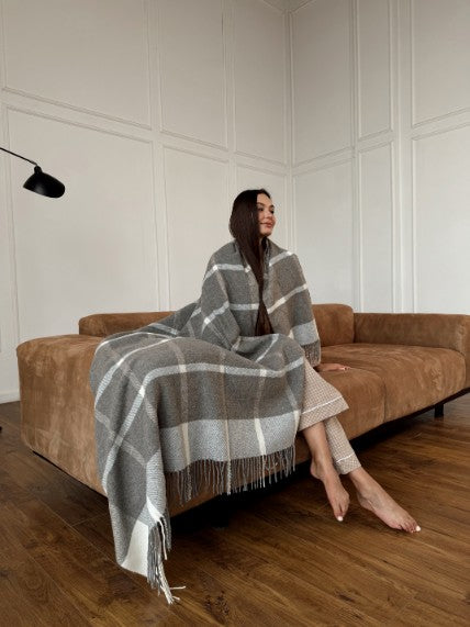 Merino Grey Koc w kratę z wełny merynosów 140×200 cm, przytulny, dekoracyjny