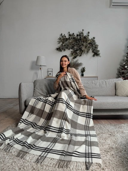 Merino Checked Throw Koc wełniany w klasyczną kratę 140x200 cm - elegancki, dekoracyjny