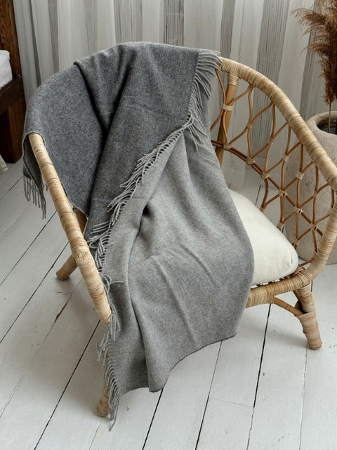 Marsel 2Face Dark Grey Dwustronny koc merino 140x200 szary, minimalistyczny
