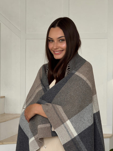 Familia Amy Плед з вовни та кашеміру 130×190 см — у сіро-кавових смугах